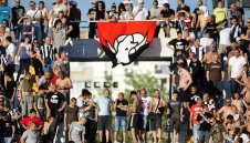 Страховито меле между ултраси на Локо и полицаи разтърси Пловдив