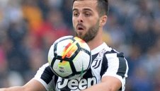 Новият агент на Пянич иска да го уреди в Барса