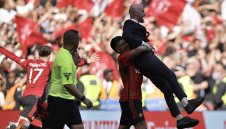 Тен Хаг е пътник: Ман Юнайтед преговаря с двама