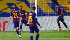 Нервна Барса се справи с Наполи и е на 1/4-финал