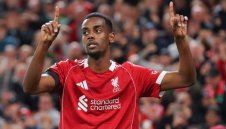 Странен момент с Исак обърка анализаторите