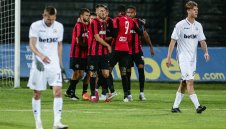 Безценно! Локо Пд удари Славия насред София и се спаси от директно изпадане