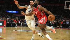 Брадата чупи глезени, Хюстън няма спиране