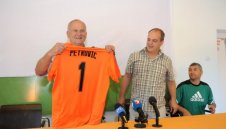 Петрович ще прави ловчанлии №1 в България