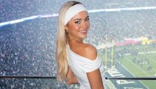 Секси гимнастичка става спасител на плажа + СНИМКИ
