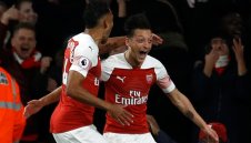 Играем секси футбол, радва се Йозил