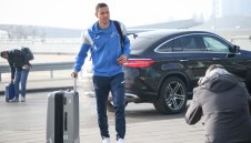 Георги Миланов и Динамо Букурещ избегнаха директно изпадане