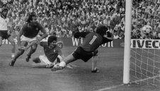 Италианците искаха да го заточат, а той ги качи на върха на света