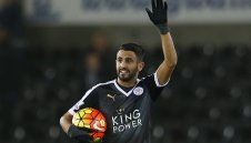 Варди не вкара, но Лестър срази Суонси с 3:0