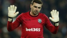 Румънци ще оперират коляното на Владо Стоянов