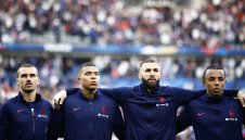 Сделка? Искан от Барса и Челси ляга под ножа