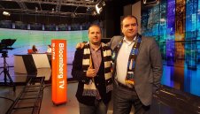 Фенове събират пари за деца с увреден слух + ВИДЕО