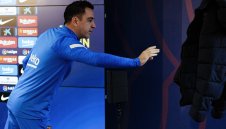 Защо Шави "удари шамар" на свой любимец в Барса?