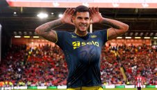 Нюкасъл размаза трагичен новак с 8:0 като гост