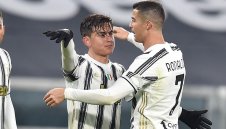 Дибала изневерява на любимата, докато я пипа между краката? + ВИДЕО