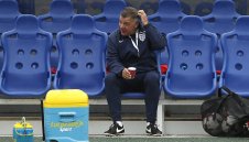 Големия Сам прави три промени от издънката срещу Исландия