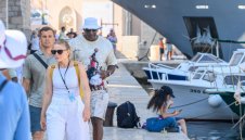 Въздушния оставил 10 000 евро бакшиш в гръцки ресторант