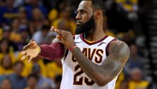 И Денвър влиза в битката за ЛеБрон