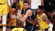 Езерняците с нова загуба, макар и да дадоха битка на Далас