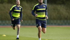 Венгер хвърля Жиру и Рамзи на "черните котки"