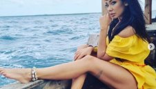 Едрогърда певица заряза футболист и скочи в леглото на плувец + СНИМКИ