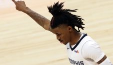 Исторически мач за Морант и Бейн