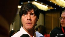 Йоахим Льов взима четири пъти по-малко от Капело