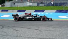 Наказаха Ботас с 3 места за ГП на Щирия