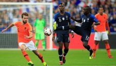 Световният шампион Франция надделя над "лалетата" насред Париж