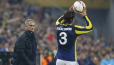 Жозе скочи на играчите си, Мхитарян го отнесе най-много