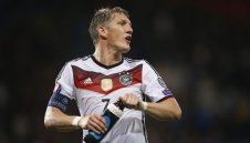 Швайни се изравни с Лам