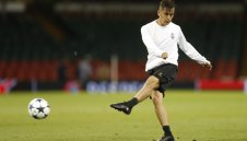 Дибала вкара фаул през стена от 20 души + ВИДЕО