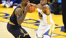 Голдън Стейт дръпна на Кливланд с играчите от пейката