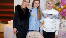 Илиана Раева показа внучката