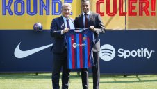 Испания играе силно заради Барса