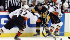 Пингвините продължават със загубите в НХЛ