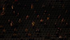 Бундеслигата остана без фенове