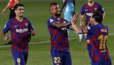 Барса завърши сезона с разгром, Меси докосва трофей