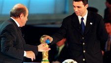 На този ден Стоичков смая света с фамозен гол срещу Барса + ВИДЕО