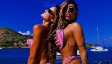 Секси футболна половинка разпали страстите с друга мацка + СНИМКИ (+18)
