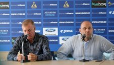 Нови драми на "Герена": Наско Сираков реже още заплатите в Левски