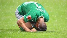 Люта битка за звездата на затъналия Вердер Бремен