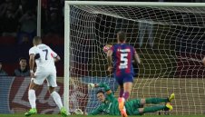 Барса се самоунищожи, ПСЖ обърна и разби 10 каталунци за ½-финал в ШЛ