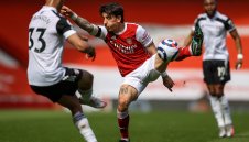 Юве прави шахматен ход за Бейерин