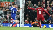 Ливърпул обърна Лестър с два автогола на белгиец