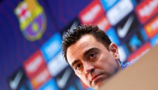 Дилема мъчи Шави и Барса