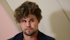 Българин победи Магнус Карлсен на шах и си свали гащите от радост + ВИДЕО