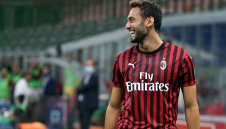 Чалханоглу иска от Милан 6 милиона евро, за да преподпише