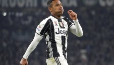 Юве реже Челси и ПСЖ и дава нов договор на Сандро