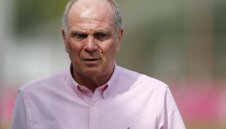 Ули Хьонес събира страшна глутница